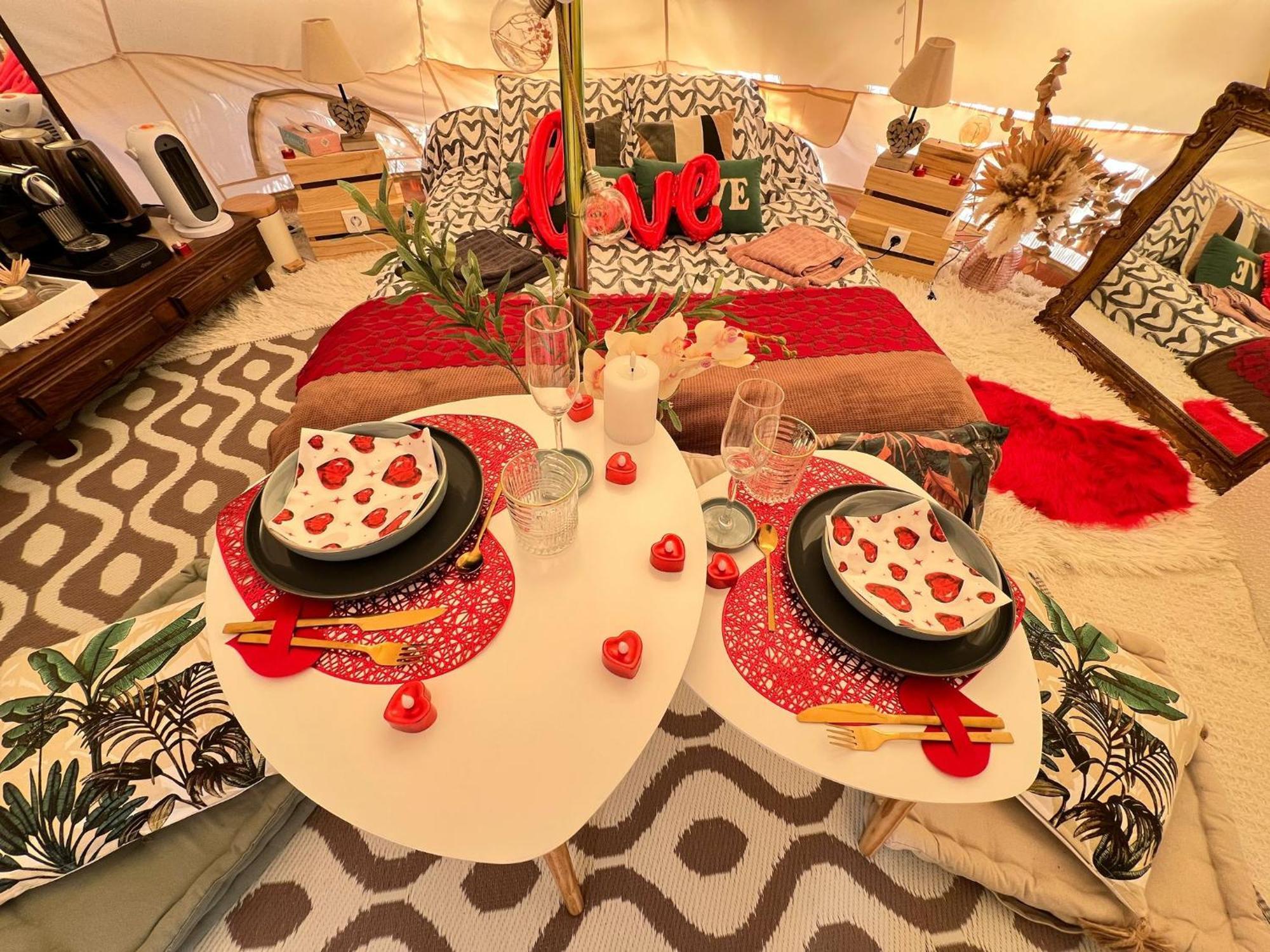Love Room Tente Lodge Spa Mfg Chez C&C, Exclusivement Reservee Aux Adultes Cantaron Εξωτερικό φωτογραφία
